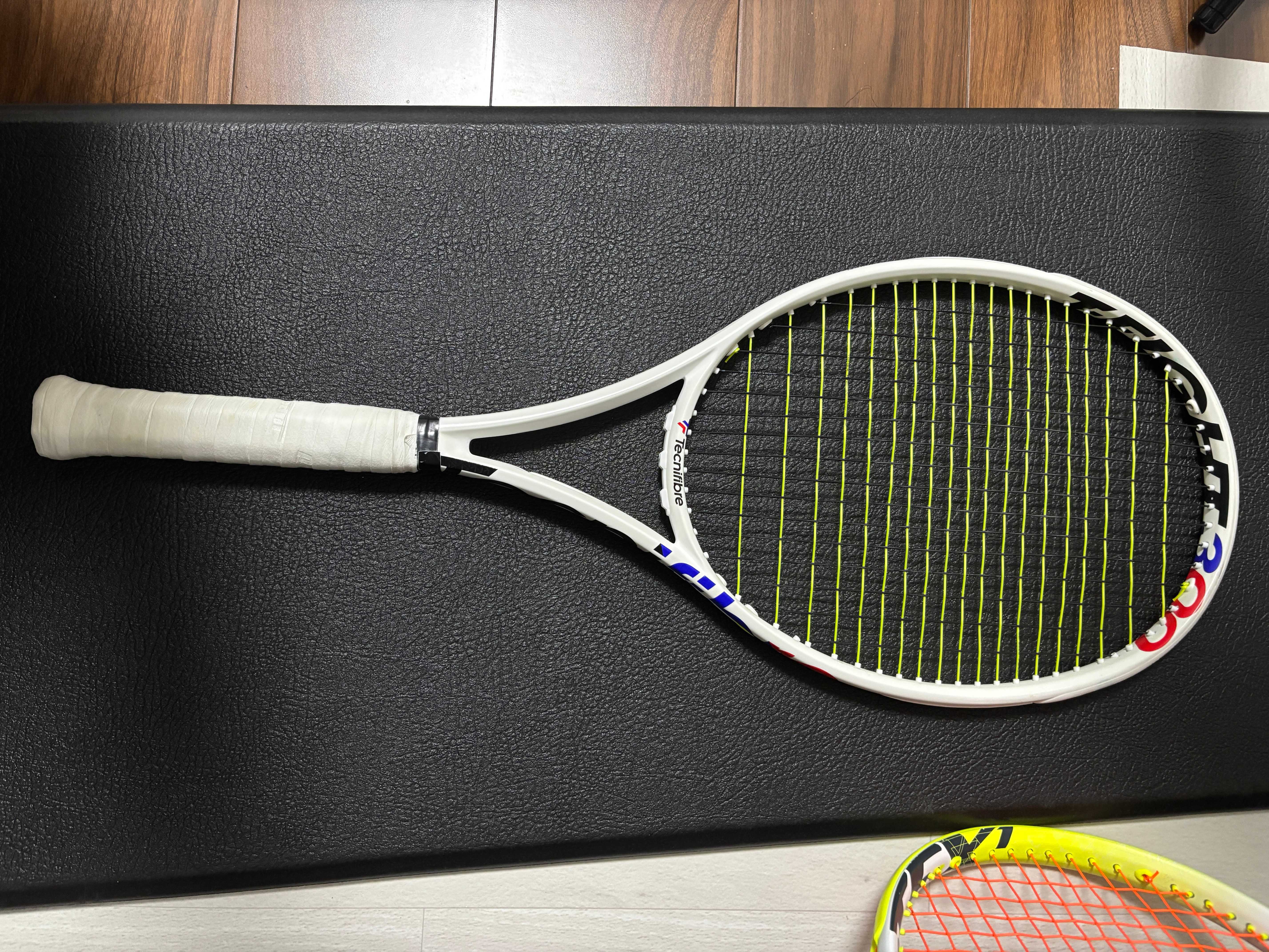 【インプレ】T-FIGHT 300 Isoflex(2023年発売モデル) 癖のない、ど真ん中のラケット